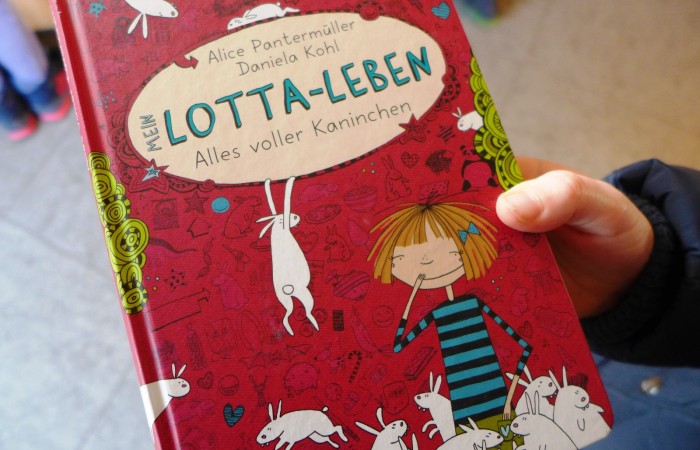 Verschiedene interessante Bücher haben die Kinder dort entdeckt