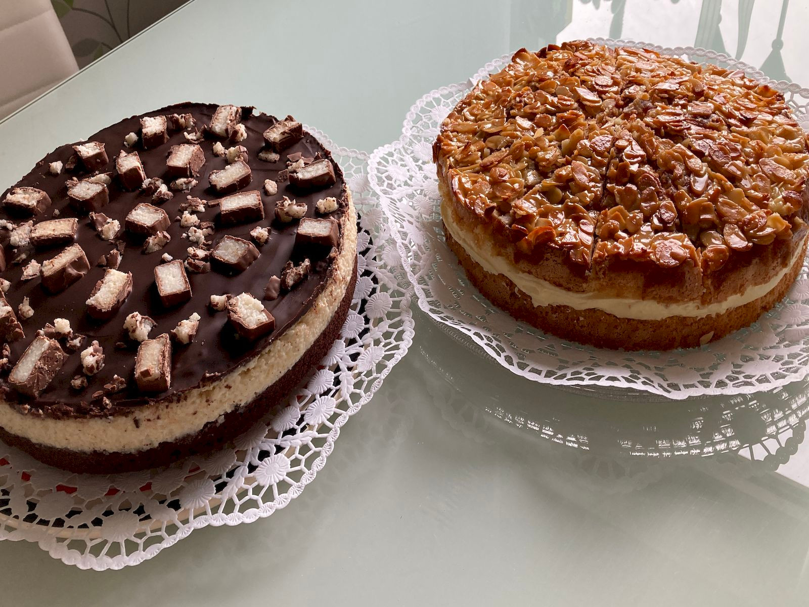Kaffee und Kuchen von vielen Helfer*innen