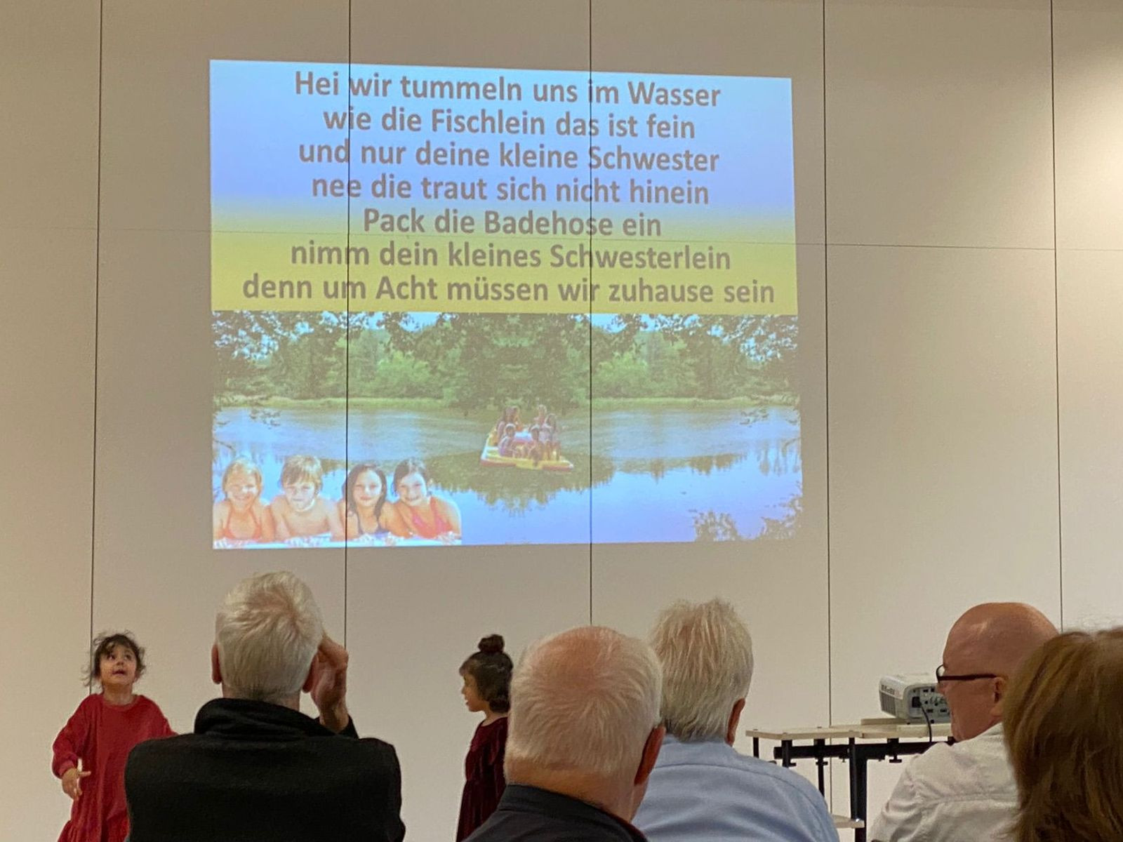 Gesungen haben alle! „Die Zeit vergeht: 1946 – heute“ 
