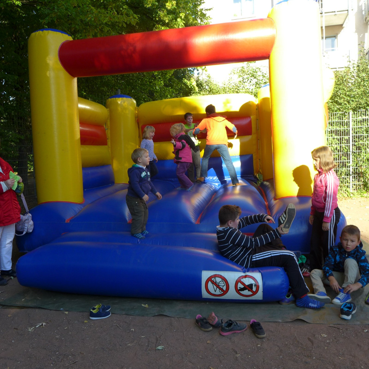 p1000438