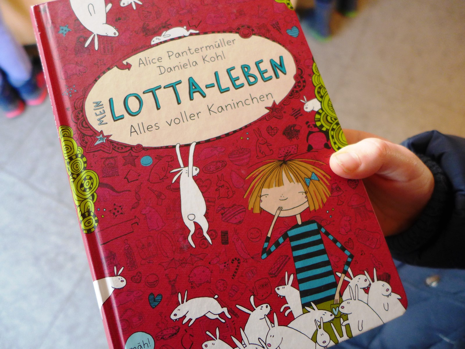 Verschiedene interessante Bücher haben die Kinder dort entdeckt