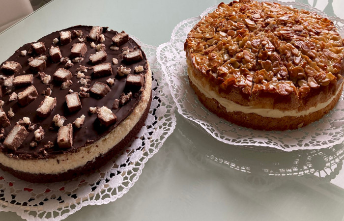 Kaffee und Kuchen von vielen Helfer*innen