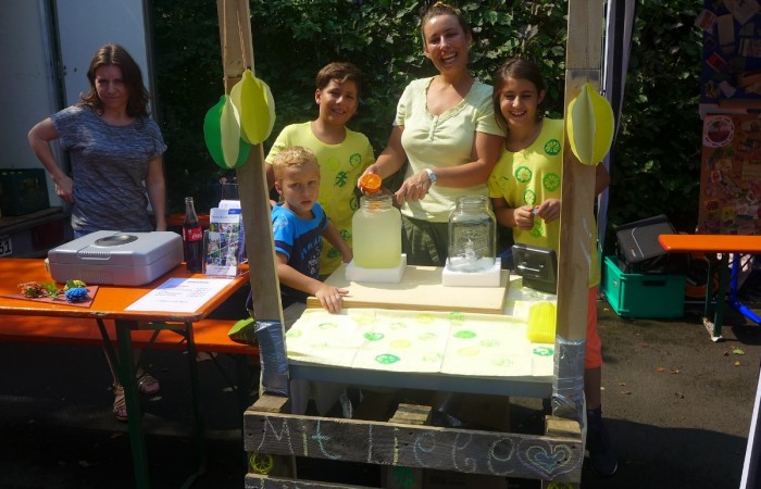Selbstgemachtete Limonade beim Stadtteilfest von zwei Familien (2017)