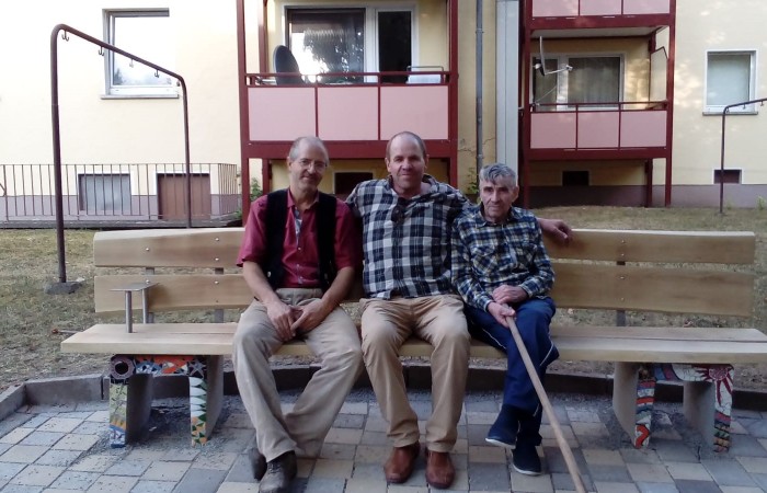 Nun steht die Sitzbank - 31.08.2018