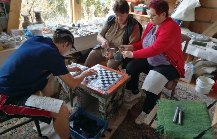 Der Tisch wird auch gestaltet