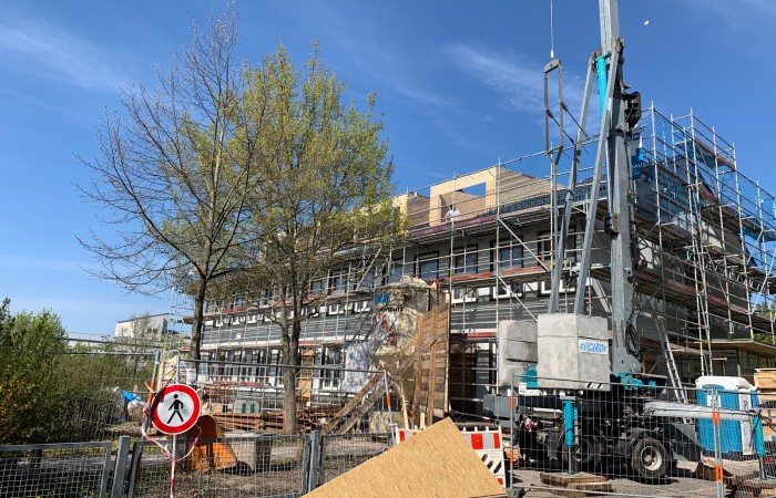 Baustelle 23.04.2020 - Ansicht von der Straße Gallasiniring (zwischen Nr. 1 und 30)