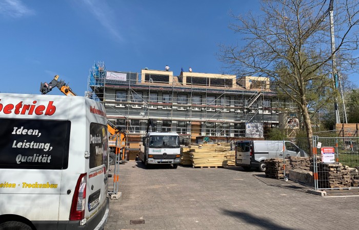 Baustelle 23.04.2020_Ansicht von dem Parkplatz zwischen Gallasiniring Nr. 1 und Nr. 30