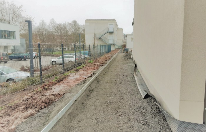 Der Weg zwischen dem Dialysezentrum und dem Bürgerzentrum
